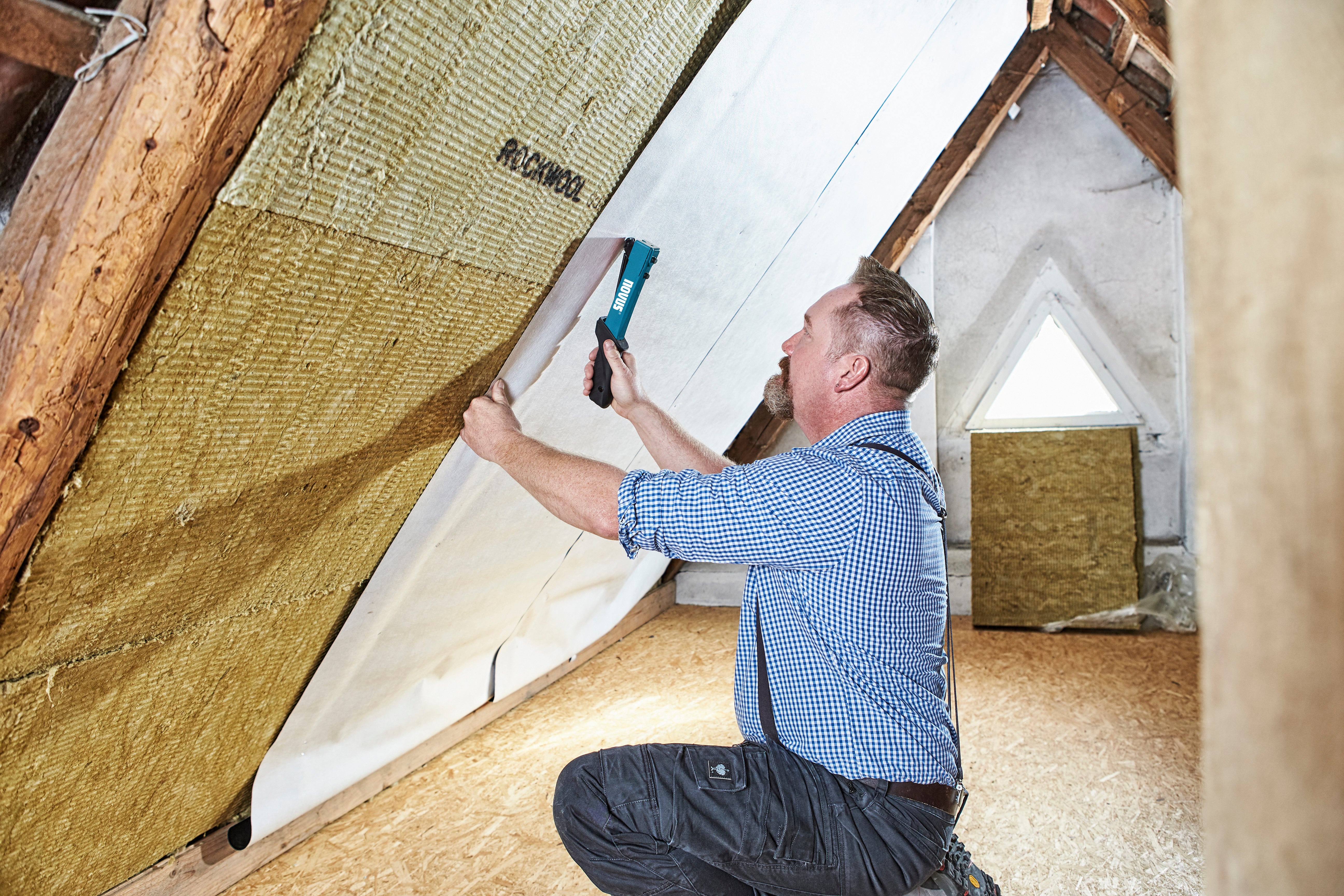 Novus Hamertacker J-044