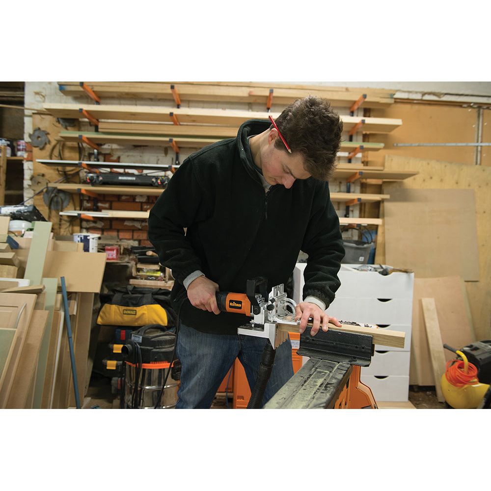 Triton - Deuvelmachine, 710 W