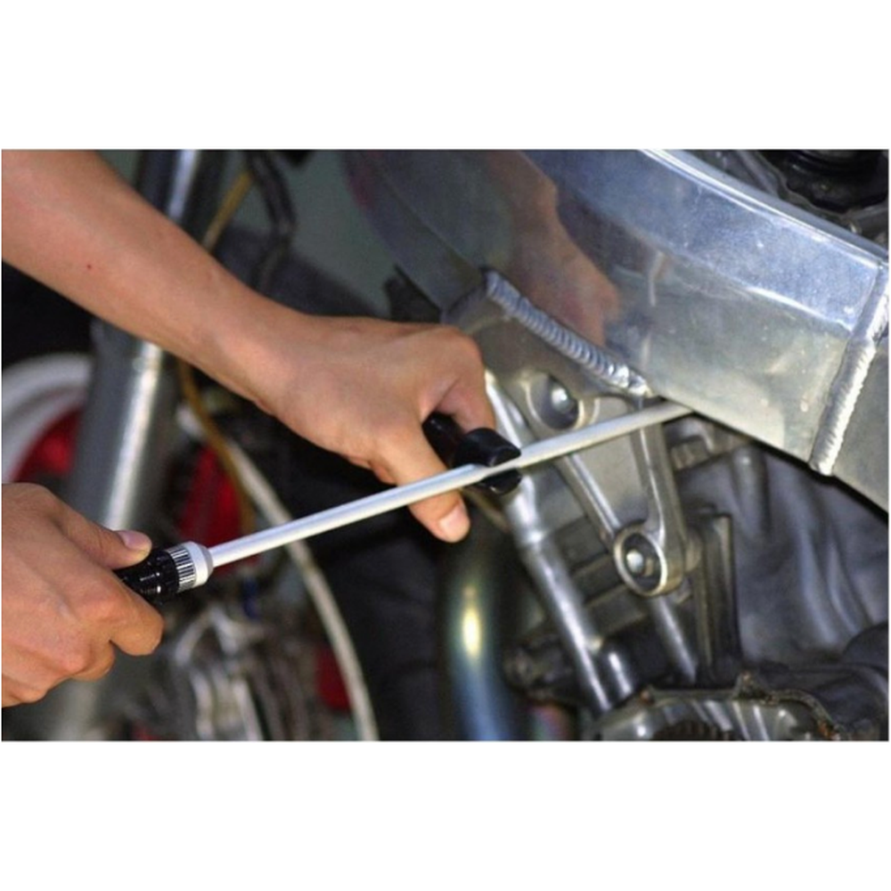 Angle driver for motorcycle carburetor