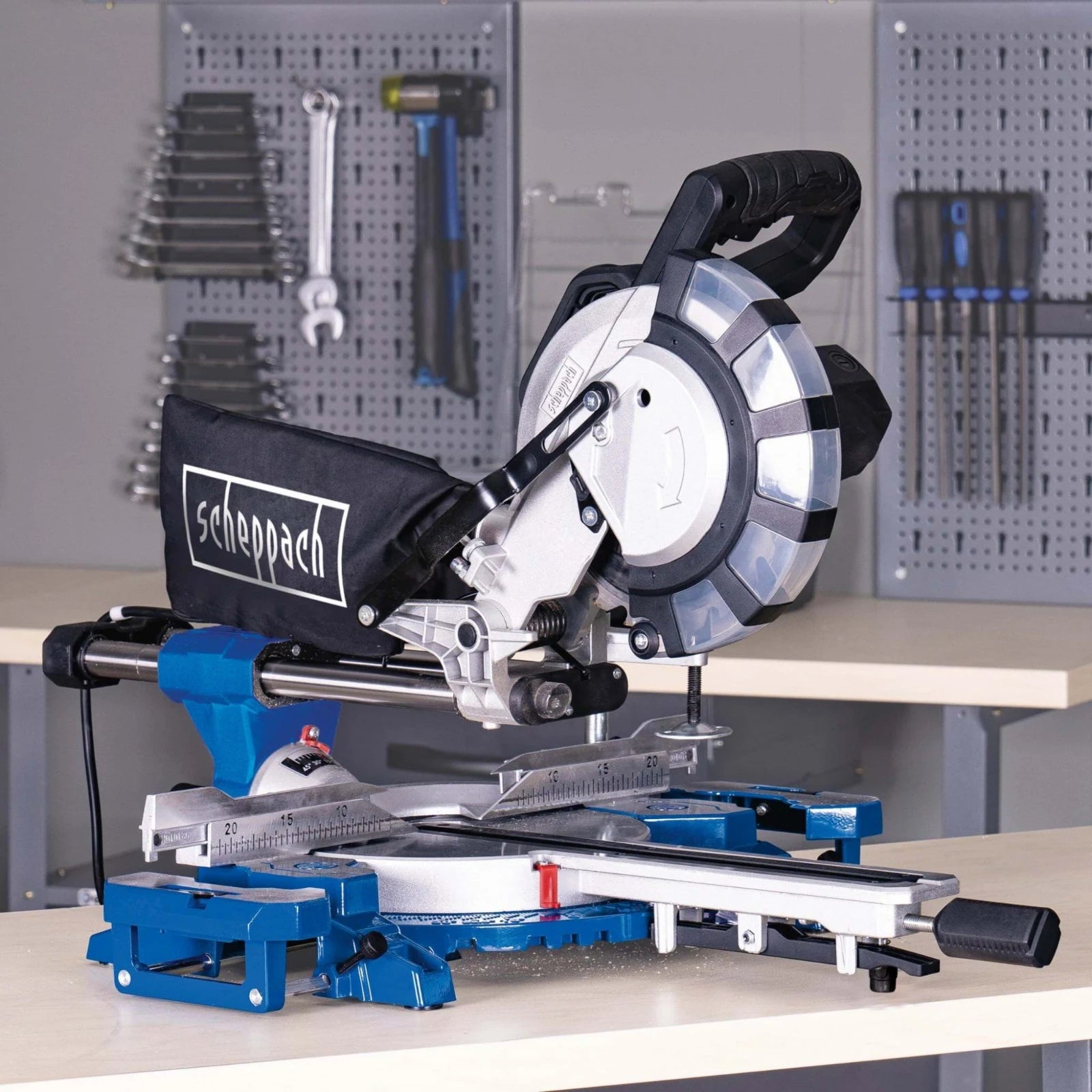 Scheppach Kap en Trekzaag HM216SPX