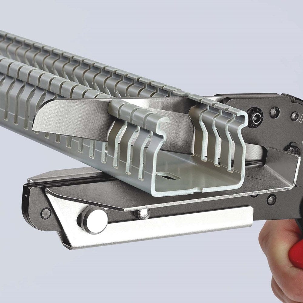 KNIPEX 95 02 21 Schaar voor kunststof ook voor kabelkanalen met meer-componentengrepen gebruineerd 2-3