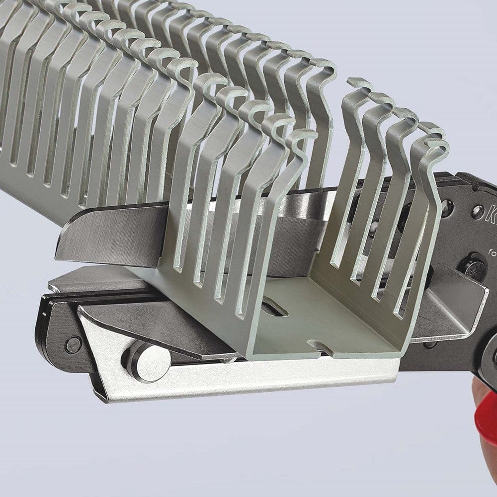 KNIPEX 95 02 21 Schaar voor kunststof ook voor kabelkanalen met meer-componentengrepen gebruineerd 2-4