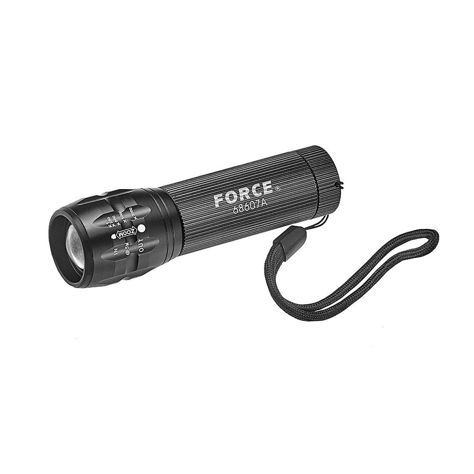 Flash light with zoom in/out function